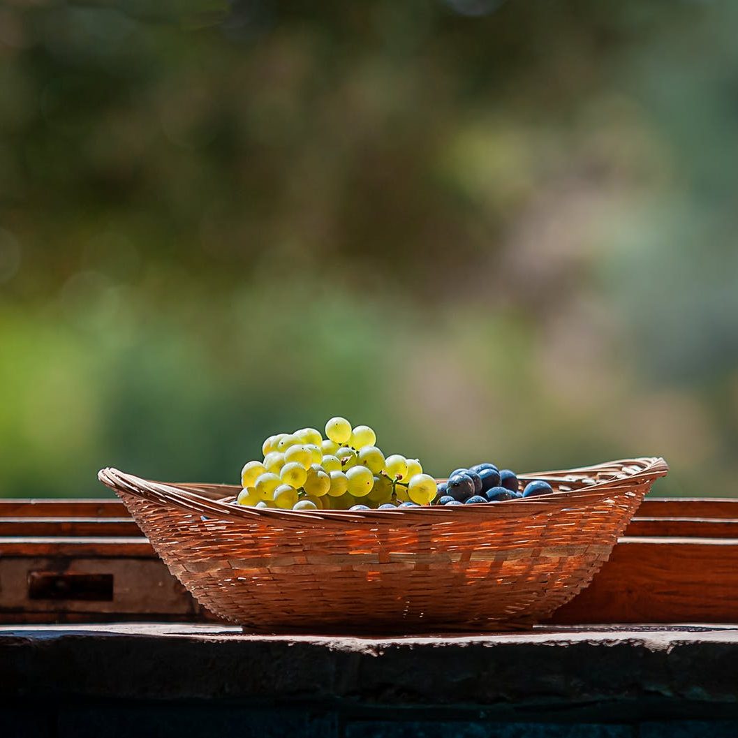 A basket of grapes. (wallflowerhaze.com)