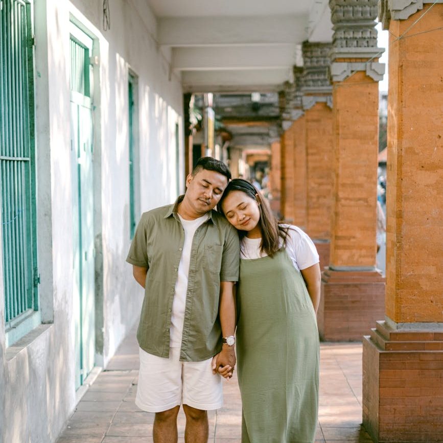 A man and woman holding hands and leaning their heads against each other. (wallflowerhaze.com)