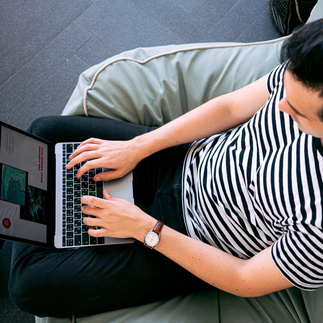 A man using a laptop. (wallflowerhaze.com)