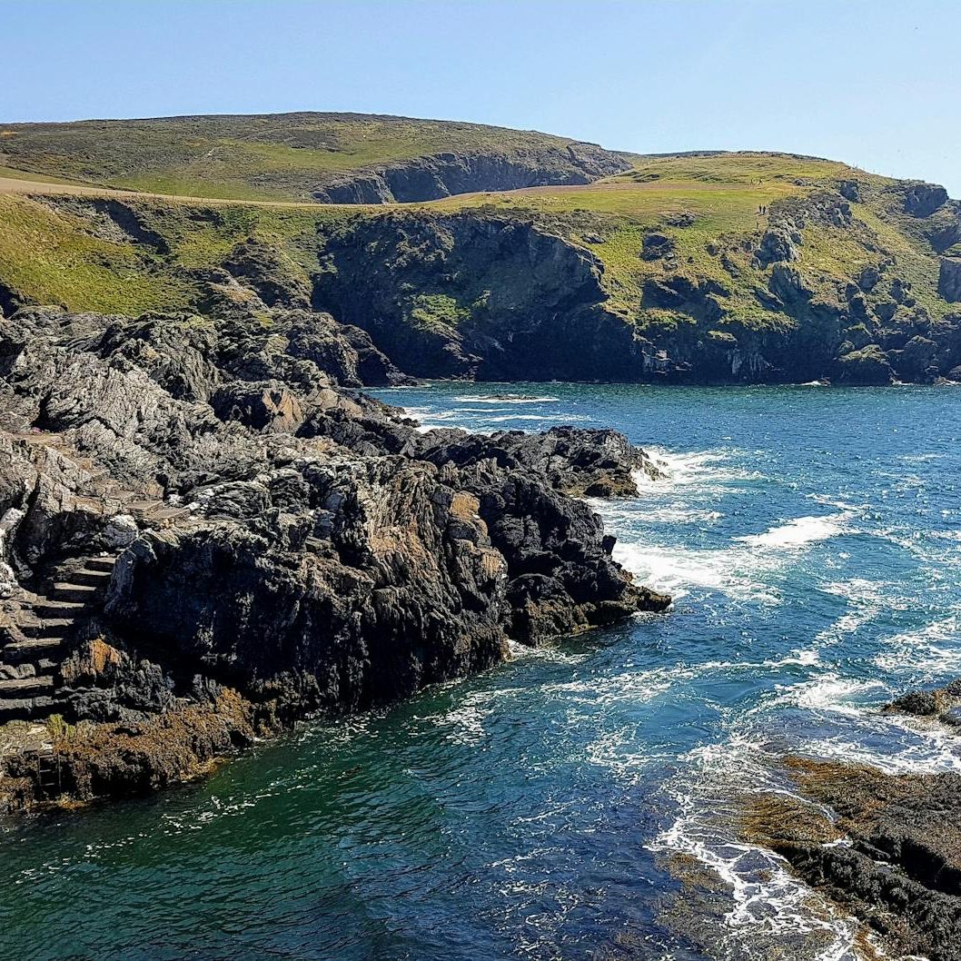 Cliffs and the sea. (wallflowerhaze.com)